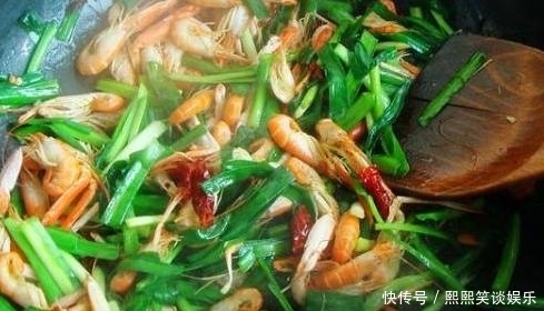 食材|河虾和“这种绿色食材”一起炒,我能吃3碗米饭,上桌就被抢光!