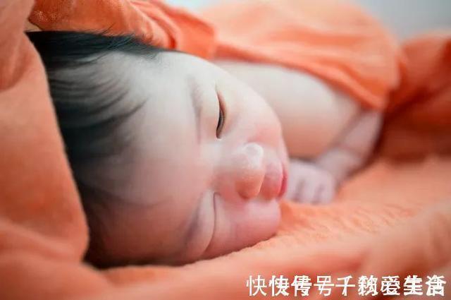 巨大儿|一张图带你看，出生时5斤和8斤的娃大小差异多大！心疼下孕妇吧