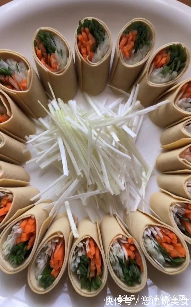 做了超嫩的京酱肉丝,用煎饼卷着吃超赞的