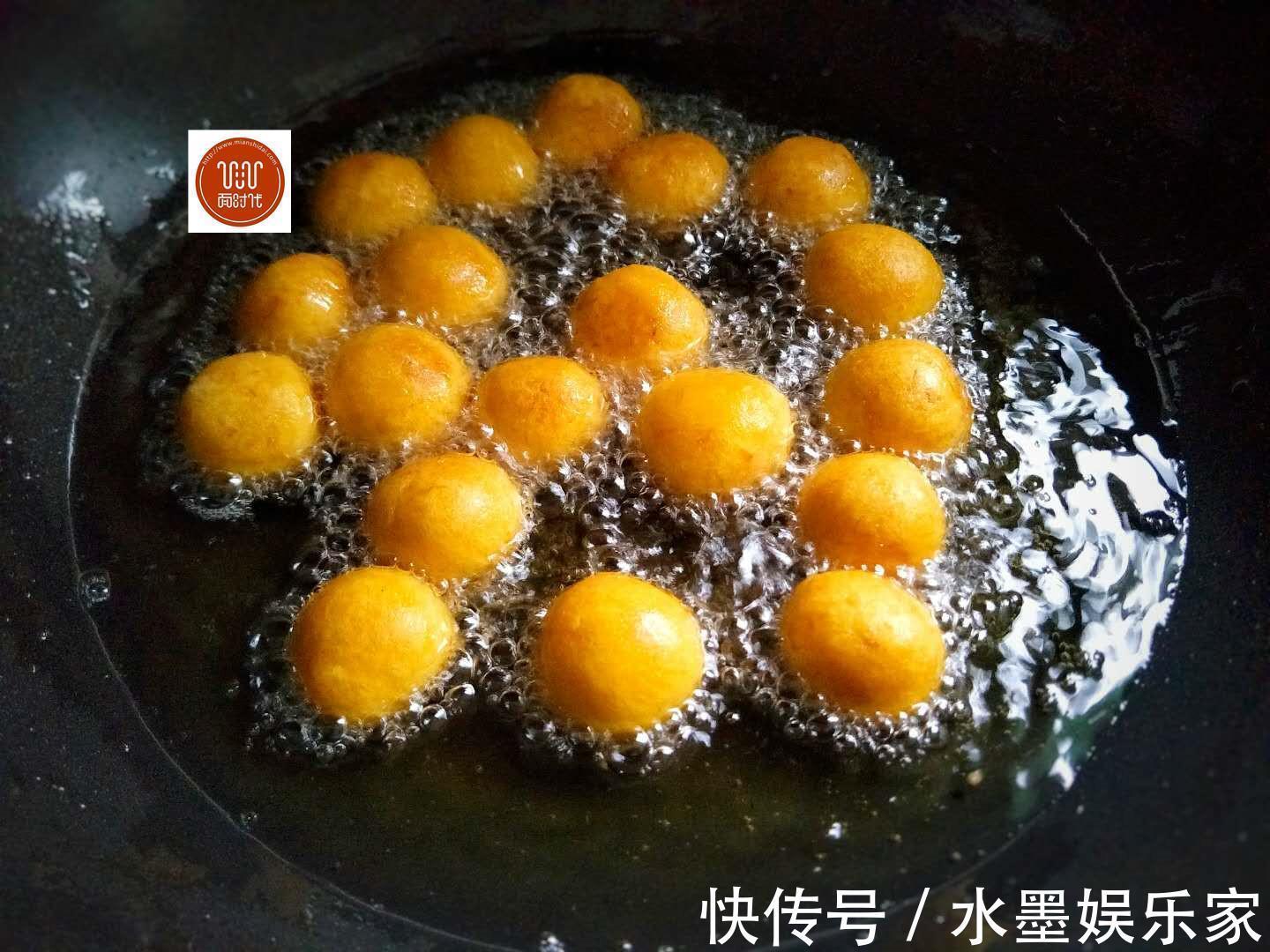 南瓜不要煮粥喝了，教你个新吃法，做出来比鸡米花都好吃！