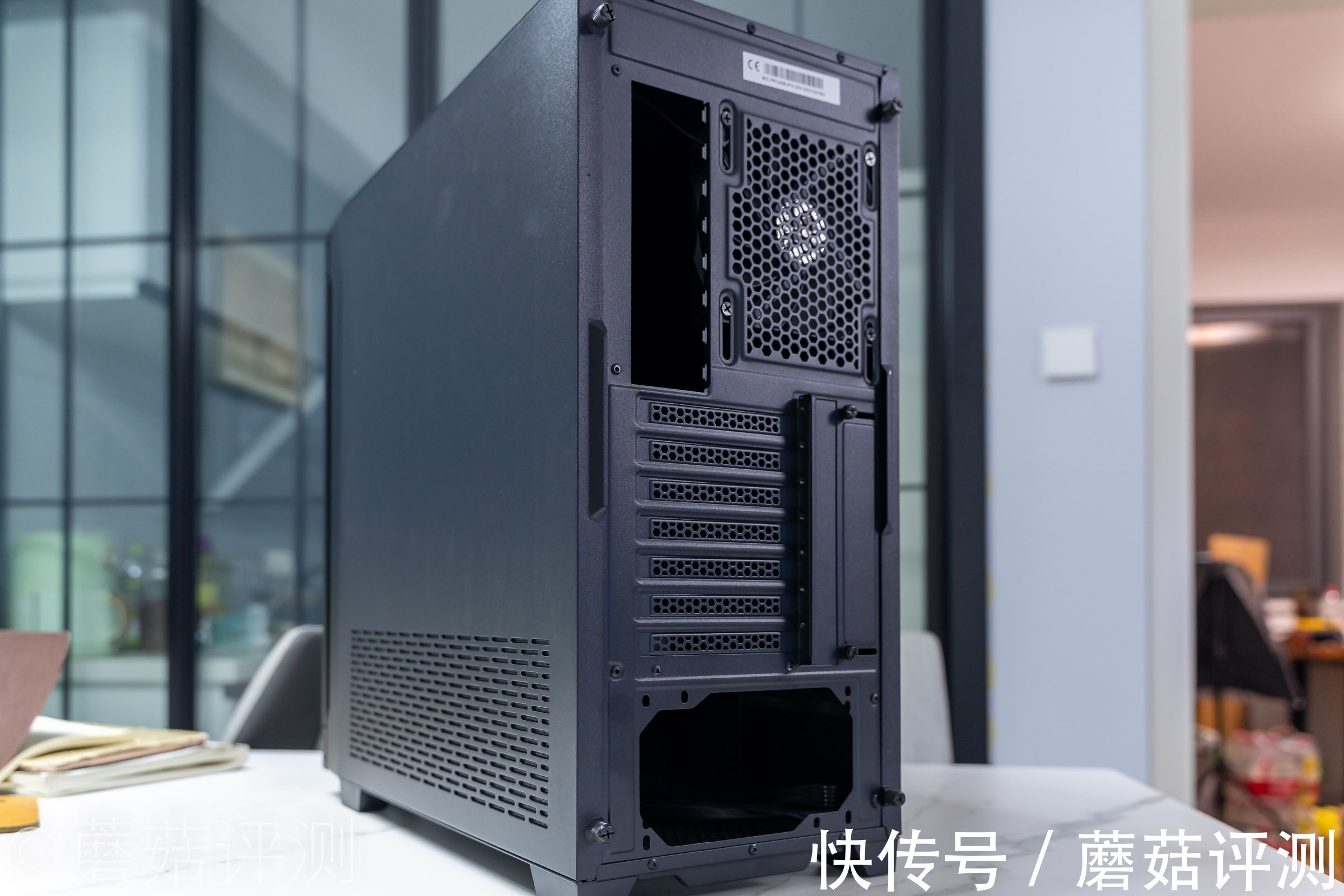 华擎|安静低调，博士小姐姐的选择、安钛克 Antec P10 Flux中塔静音机箱评测