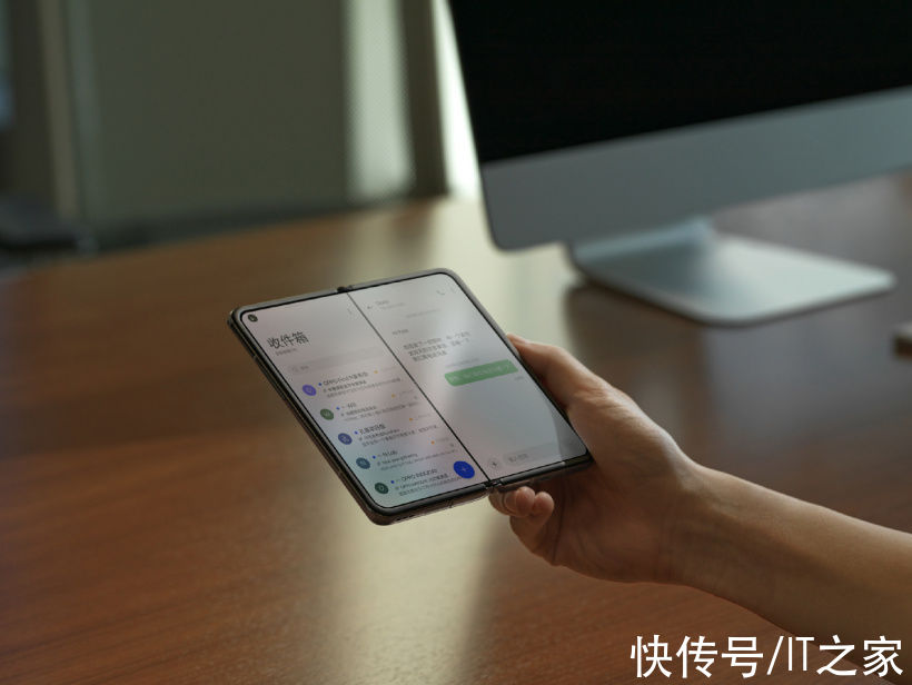 渲染图|OPPO Find N 折叠屏手机官方渲染图曝光：后置三摄、侧面指纹