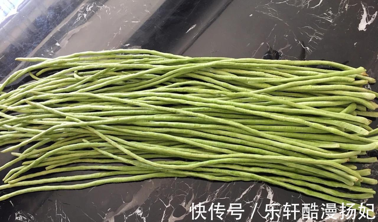 特香|夏季豆角1块1斤，买20斤晒干保存，冬天炖肉味特香，真不够吃