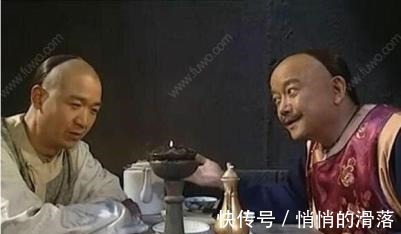 老百姓们|县令挂副对联自称清廉, 路人给上下联各加一字, 瞬间贪官形象暴露！