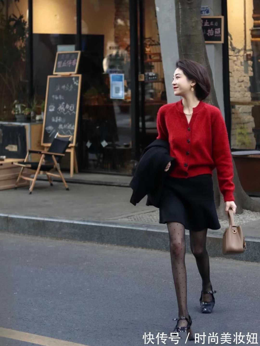 运动裤|这才是“新年”该有的穿搭,红红火火又洋气,照穿美成了焦点