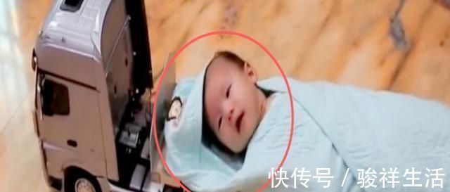 画面|妈妈出差,让奶爸自己带5个月的娃,一开门看到这画面瞬间笑趴了