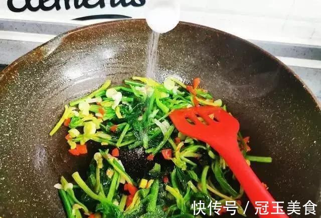 草酸|不管你有多懒,千万在炒前把这种蔬菜焯水,否则吃了会伤身体!
