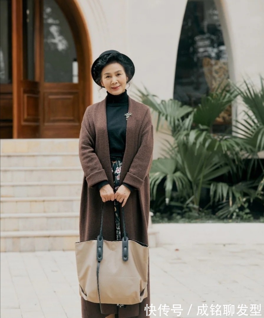 外套|奔五奔六的女人冬装这样穿,真实大方不装嫩,时髦减龄又有女人味