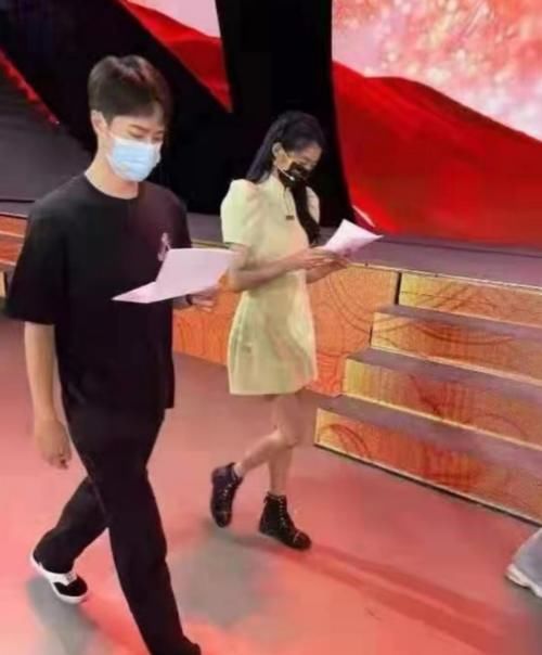王一博|咋回事？關(guān)曉彤王一博受邀錄制央視文藝匯演，表演節(jié)目疑遭退貨