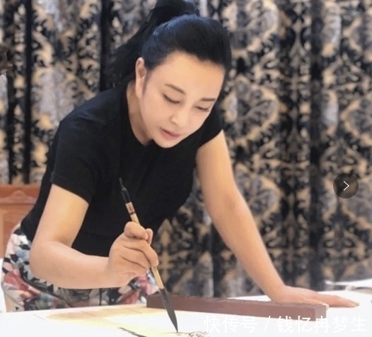 曾来德&刘晓庆新书法获认可,一个舞字价值9999元,粉丝形容并不贵!