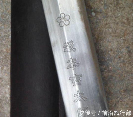 老人|老人拿出珍藏的日本军官佩刀,刀上刻了5个字,有人开价几十万!
