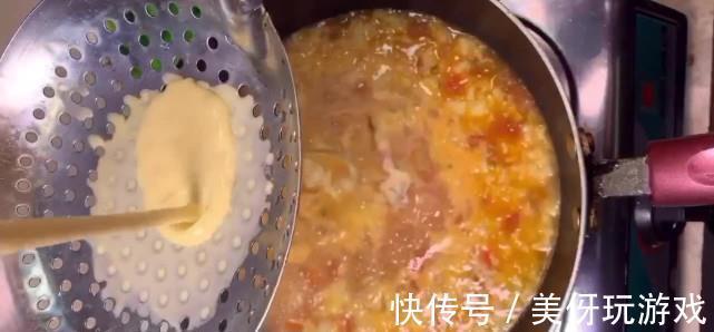 疙瘩汤的做法，酸甜开胃浓稠适中，营养美味易吸收，3块钱1大锅