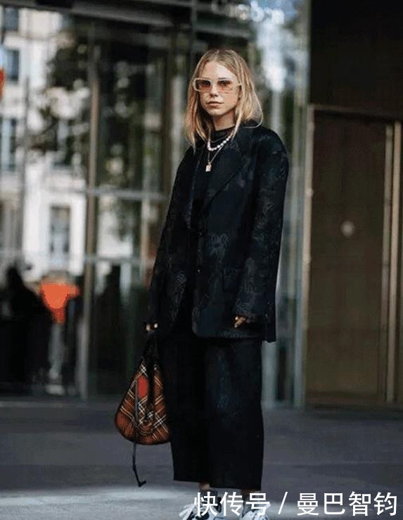 今年火了一种穿法叫“裙子+老爹鞋”,温柔舒适又减龄,照穿就美