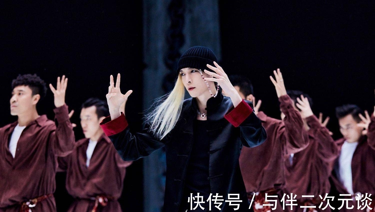 賣萌|張藝興《這就是街舞4》大秀造型曝光 極致冷感，王一博隔空賣萌