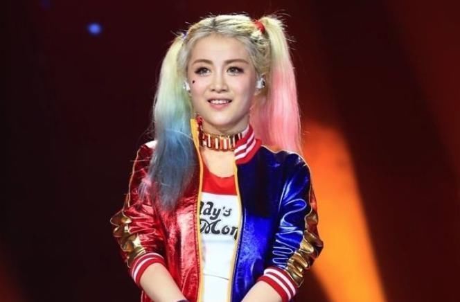 身家 她当初《好声音》输给张碧晨,现在资源远超冠军,年纪轻轻身家早已过亿