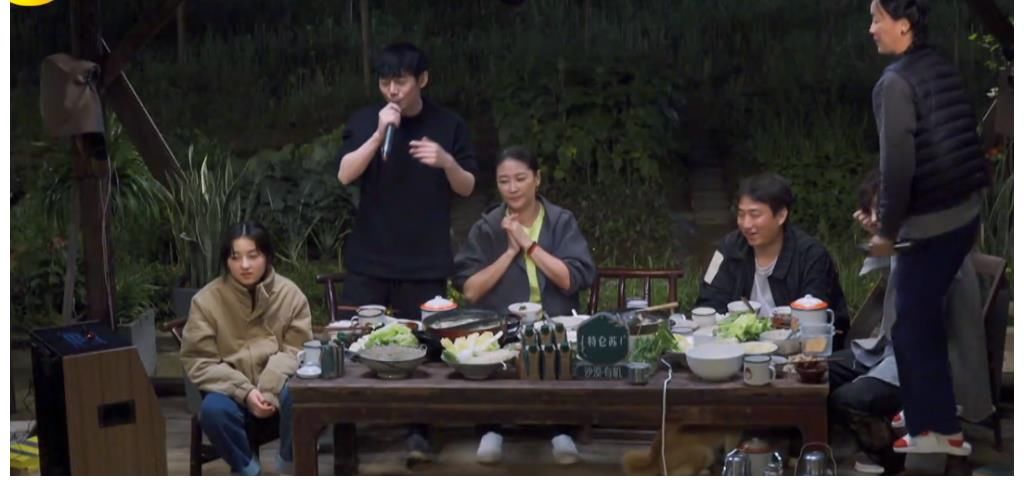 向往的生活|张艺兴唱《征服》副歌,那英的眼神是对他能力的最大肯定!