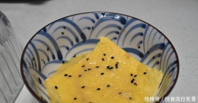 面包片别直接吃了,加点蔬菜和鸡蛋,香脆可口,连吃三天都不够