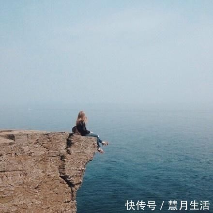 野钓河鱼拉的正爽,忽然来个黑漂拉上来的大货,让小莫兴奋又惧怕