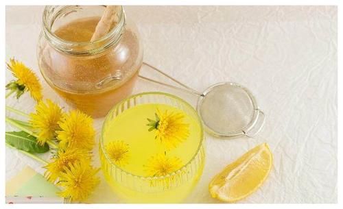 一杯蜂蜜水|蜂蜜是早晨喝还是晚上喝，喝蜂蜜的最佳时间是什么时候？