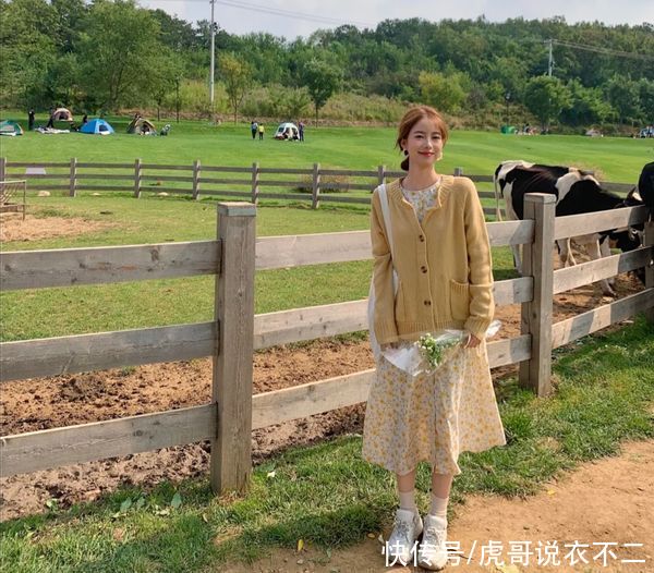 不知道春天穿什么好看？试试碎花裙吧！它能给你无尽少女感