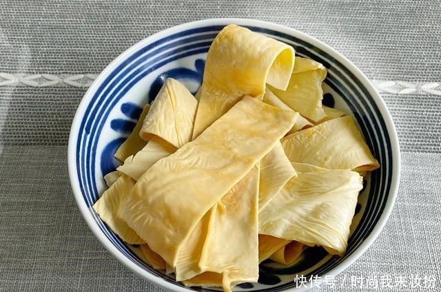 发朋友圈|娘两在家吃火锅,发朋友圈引起来一片评论,2个人也会吃了吧