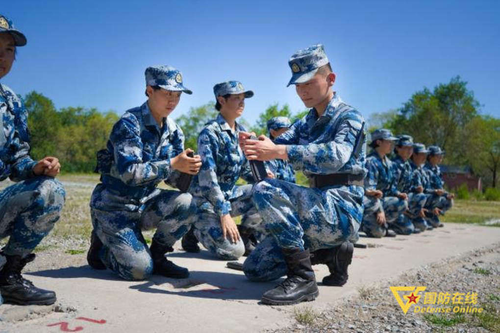 又酷又颯新兵連女兵茁壯成長