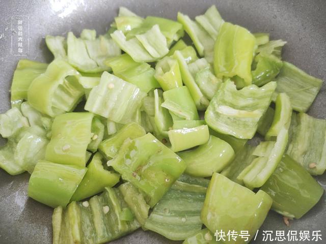 核桃油|吃了半辈子鸡蛋,第一回见这种做法,当菜又当饭,干香入味又好吃