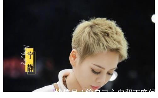 中餐厅5晒“开张海报”，其他人都很朴素，姚安娜却戴墨镜