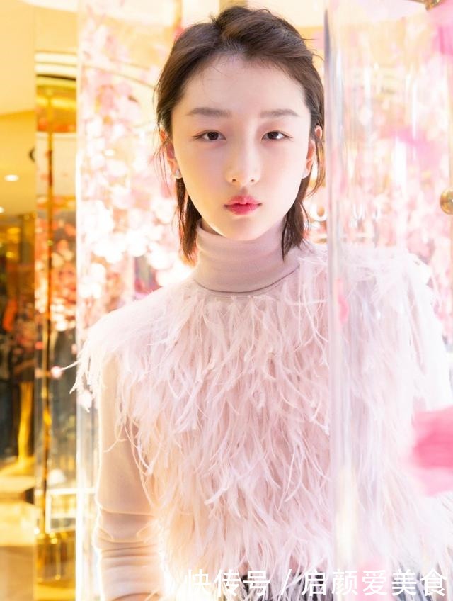 发型师透漏：女生这4种发型留久了，发际线会很快上移，赶紧换了