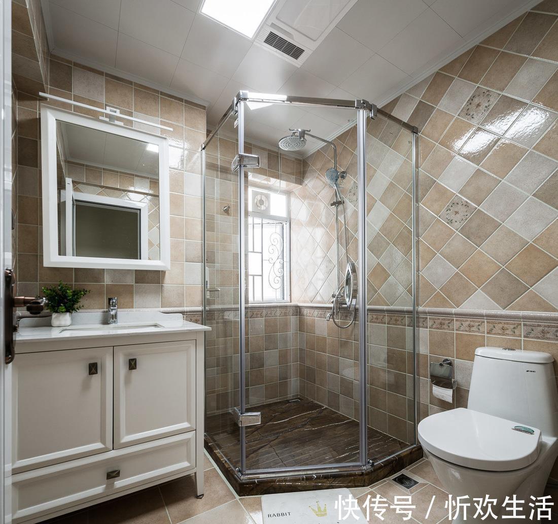 装修|卫生间装修不要贴瓷砖了,如今有钱人都喜欢这样装,太聪明了!