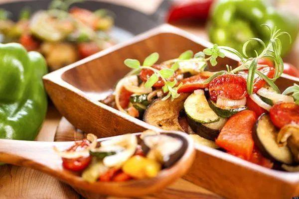 睫状肌|导致近视眼的原因是什么?到底是环境还是遗传?