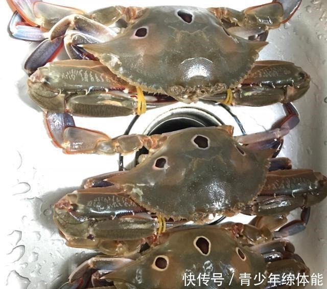 咸蛋黄焗蟹,吸一口满满的香味,太满足了!