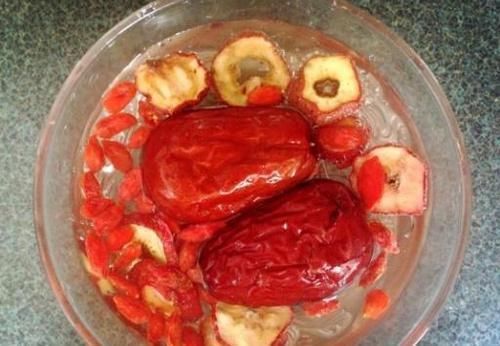 山楂与“此物”是一对,一同泡水喝,排毒祛湿,减掉多年大肚腩