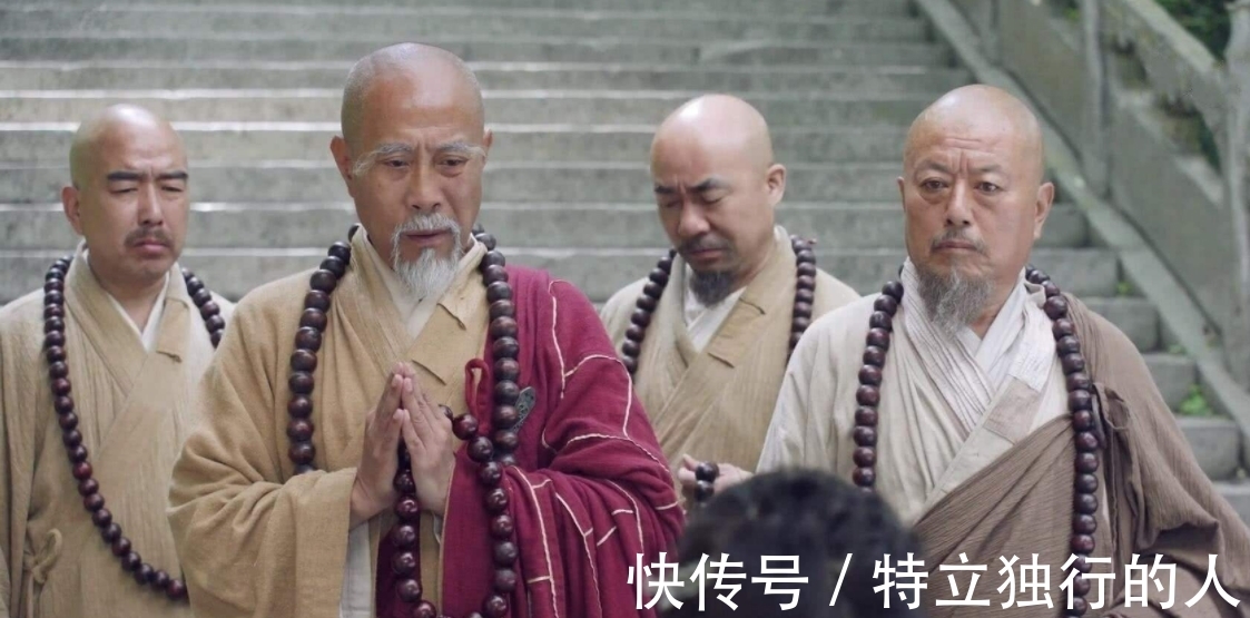 师父&裘千仞打伤黄蓉,黄药师为何不敢去找他报仇?看看他师父是谁