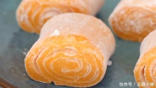 今天要教给大家一个红薯不一样的新做法，红薯糕的做法，好吃还不会上火