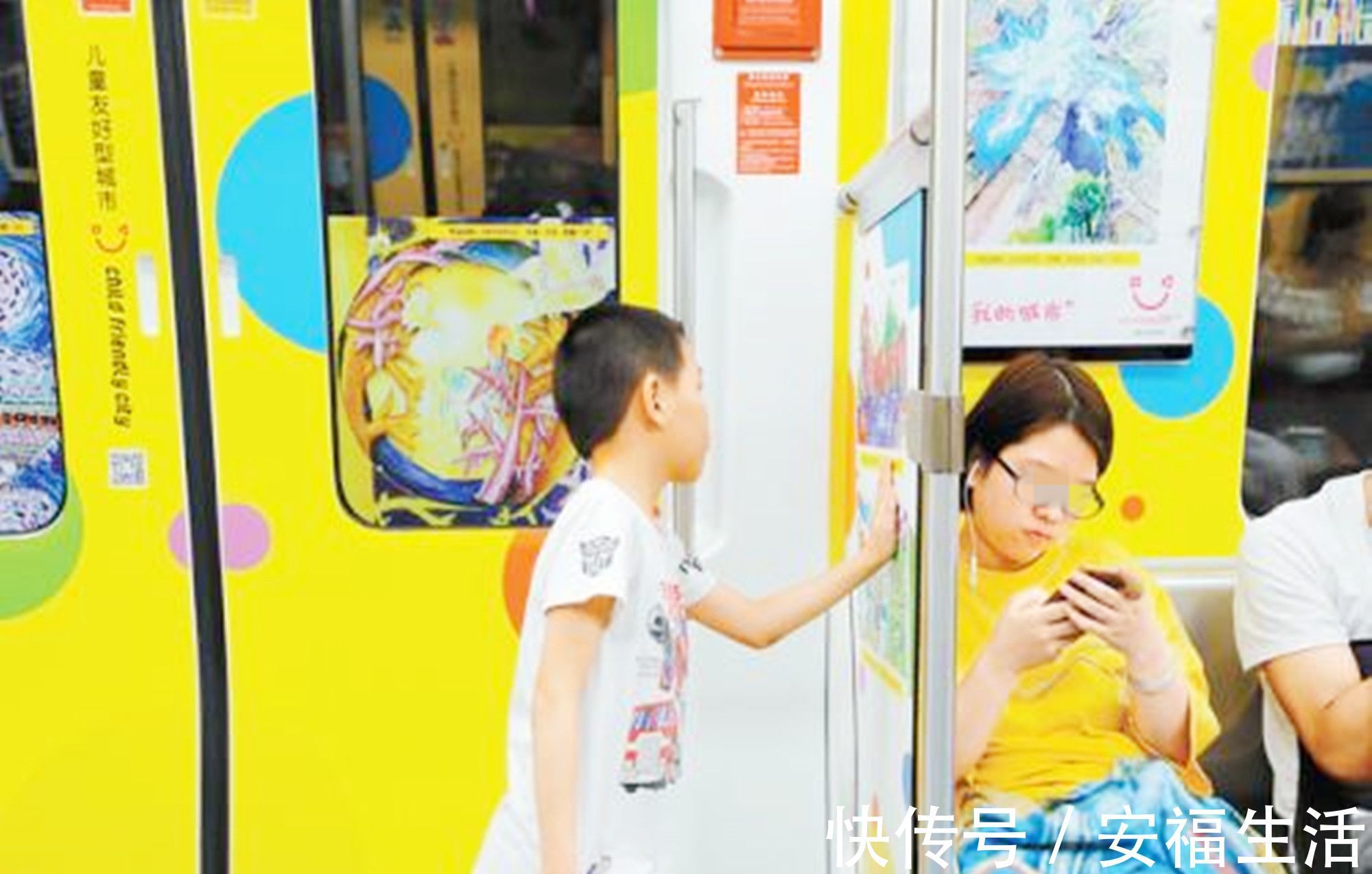 老人|孕妈地铁被逼让座,老人恶意揣测其“装孕”,小孩一句话众人羞愧