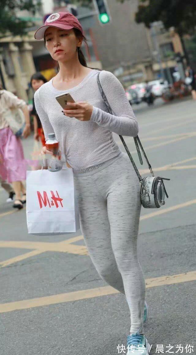 紧身 -紧身打底裤美女,搭配运动上衣,尽显青春活力!