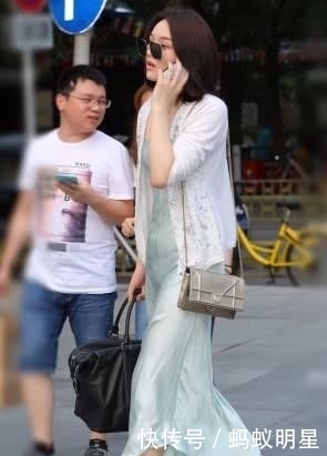 清凉|时尚辣妈穿“睡衣”出街,清凉又时尚,走路带风气场十足