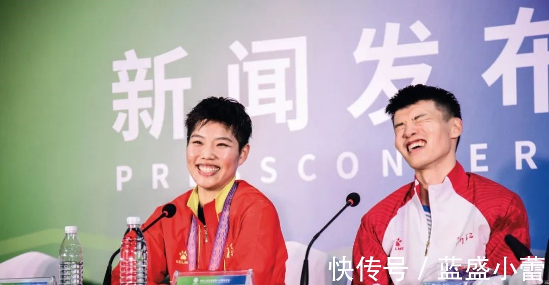 巅峰时刻|《羽毛球》封面来了!王懿律黄东萍格局打开,清风自来!