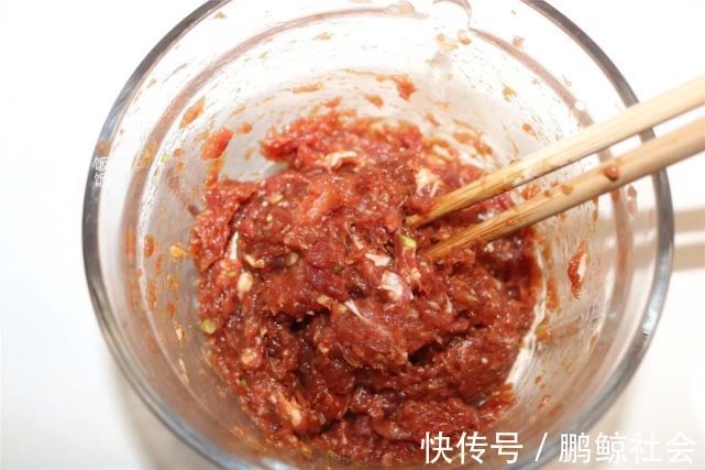 冬瓜|白菜和冬瓜一锅煮,搭配自制肉丸太好吃,每人一碗,连汤也不剩