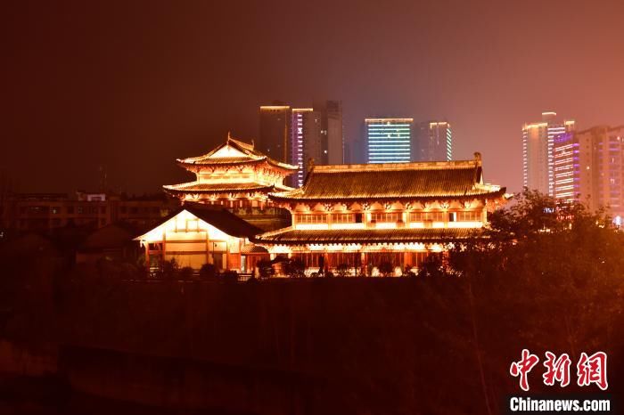 夜景|秀山百年西街夜景美轮美奂 演绎浓郁民族风情