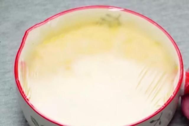 牛奶新吃法,不蒸不炸,搅一搅,烤一烤,外焦内嫩比蛋挞还好吃