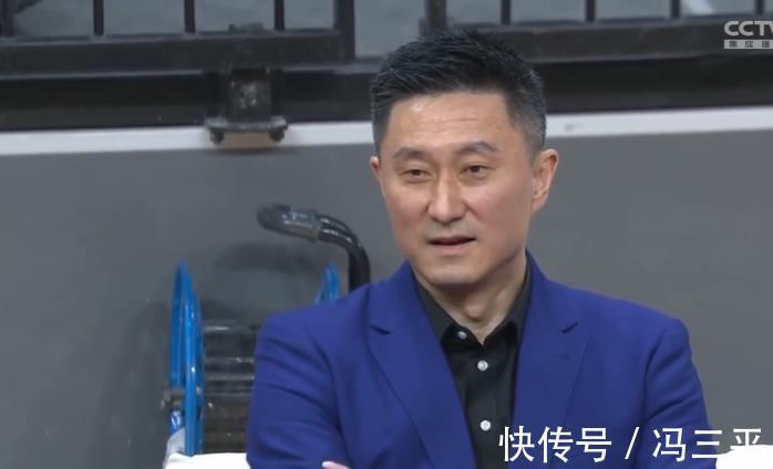杜锋|排行乱了!卫冕冠军惨败30分真差,郭艾伦队领跑,争冠热门升第2