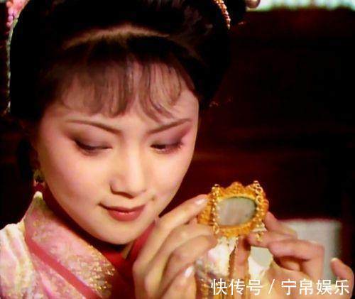 热毒症$用“风月宝鉴”照宝钗,竟发现宝钗的身体里住着“一个鬼”,为何这么说