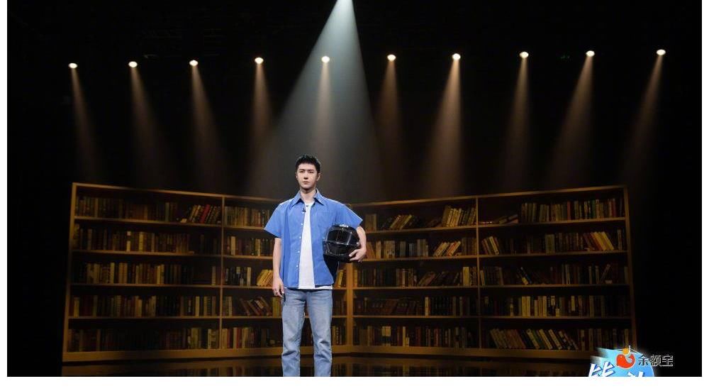 畢業(yè)典禮|畢業(yè)禮來襲，王一博獻唱《干杯》，小細節(jié)、真“酷蓋”