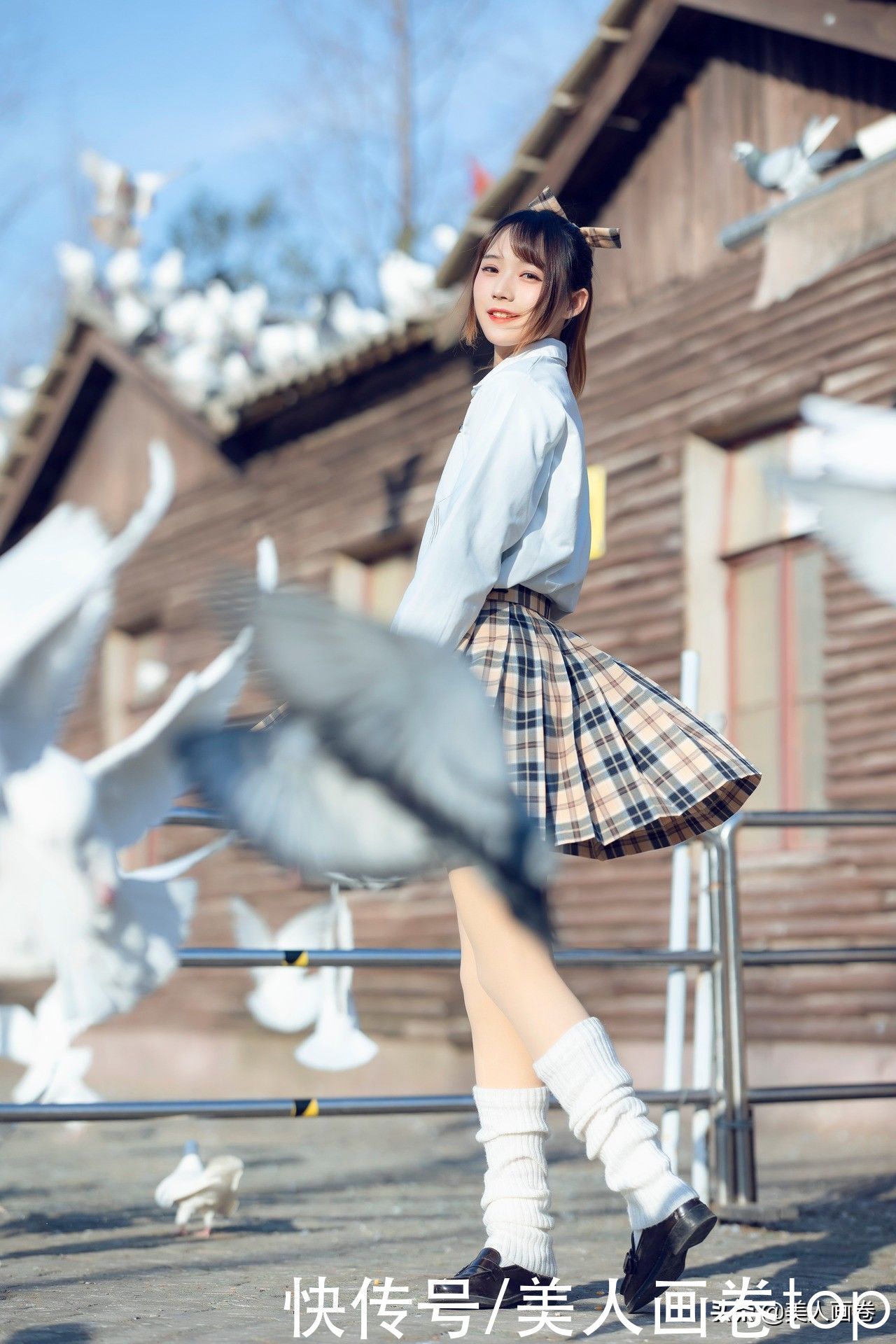 美女壁纸图片：我也会给她看相片，给她讲同桌的你