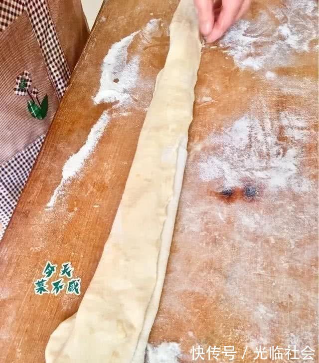 烫面|温水或凉水和面都不对,试试我烙饼的特殊方法,松软酥香,放一天都不会硬