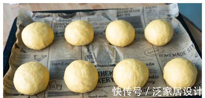 烤盘|红薯最好吃又简单的做法，打入2个鸡蛋，不用加水，出锅金黄诱人