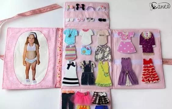 自制玩具熟练的妈妈用碎布给女儿做豪华的换装娃娃