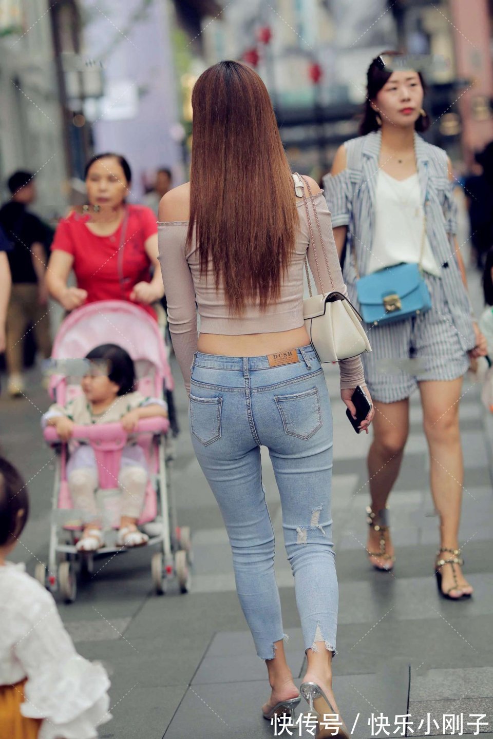 高跟鞋|看完才知道什么是微胖才是正品,虽然肚子上有点肉,完全不是缺点